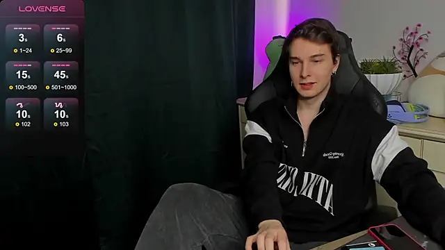 Snapshot of Vincent_Strong chatting on September 2025 12:54:02 PM Vincent Strong online show from September 2025 12:54:02 PM