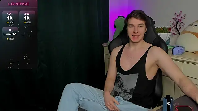 Snapshot of Vincent_Strong chatting on October 2025 08:12:01 AM Vincent Strong online show from October 2025 08:12:01 AM