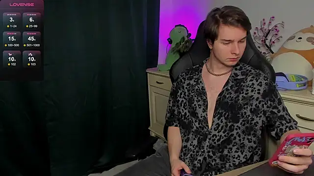 Snapshot of Vincent_Strong chatting on October 2025 08:42:01 AM Vincent Strong online show from October 2025 08:42:01 AM