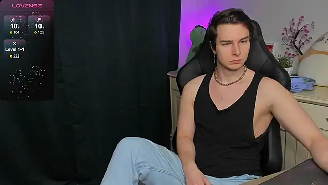 Snapshot of Vincent_Strong chatting on November 2025 08:17:02 AM Vincent Strong online show from November 2025 08:17:02 AM