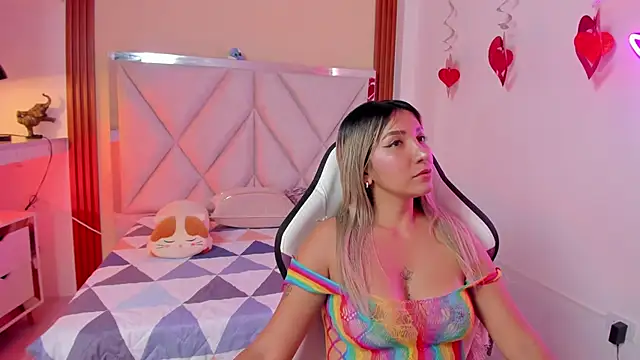 Snapshot of Happy_tits chatting on February 2025 07:52:02 PM Happy tits online show from February 2025 07:52:02 PM