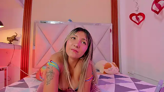 Snapshot of Happy_tits chatting on February 2025 10:54:01 PM Happy tits online show from February 2025 10:54:01 PM