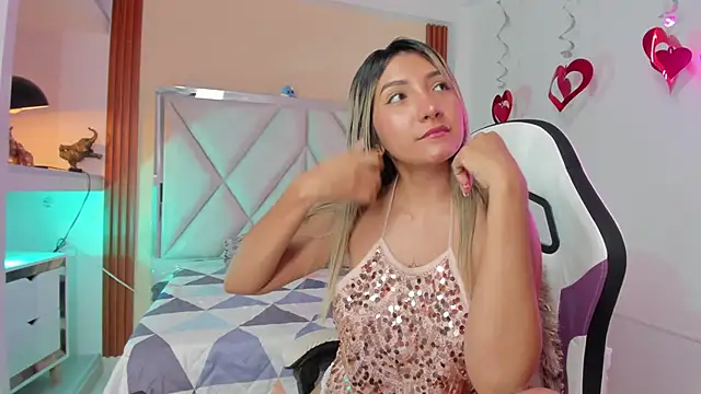 Snapshot of Happy_tits chatting on February 2025 06:56:01 PM Happy tits online show from February 2025 06:56:01 PM