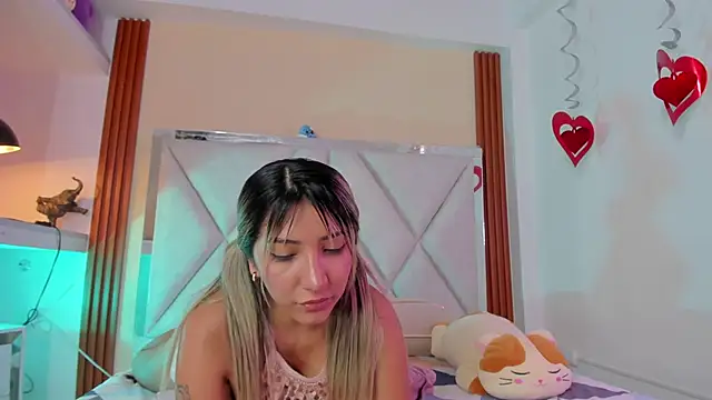 Snapshot of Happy_tits chatting on February 2025 09:58:02 PM Happy tits online show from February 2025 09:58:02 PM