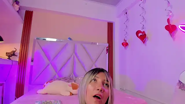 Snapshot of Happy_tits chatting on February 2025 09:35:02 PM Happy tits online show from February 2025 09:35:02 PM