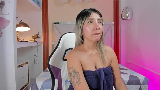 Snapshot of Happy_tits chatting on March 2025 08:05:02 PM Happy tits online show from March 2025 08:05:02 PM