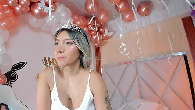 Snapshot of Happy_tits chatting on March 2025 12:56:02 PM Happy tits online show from March 2025 12:56:02 PM