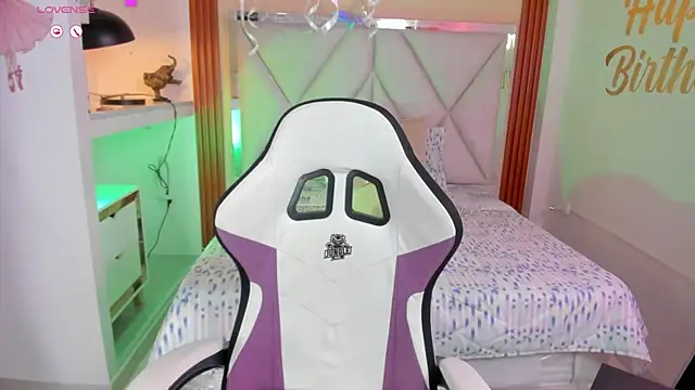 Snapshot of Happy_tits chatting on March 2025 11:28:02 AM Happy tits online show from March 2025 11:28:02 AM