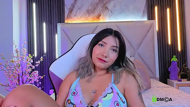 Snapshot of Happy_tits chatting on November 2025 12:48:01 PM Happy tits online show from November 2025 12:48:01 PM