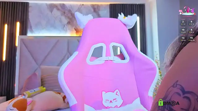 Snapshot of Happy_tits chatting on December 2025 11:08:02 AM Happy tits online show from December 2025 11:08:02 AM