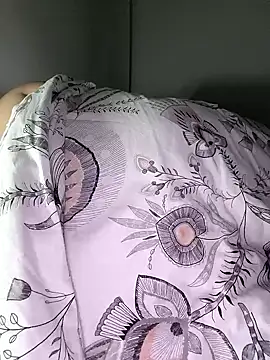 Snapshot of pigboybi chatting on January 2025 03:30:01 AM pigboybi online show from January 2025 03:30:01 AM