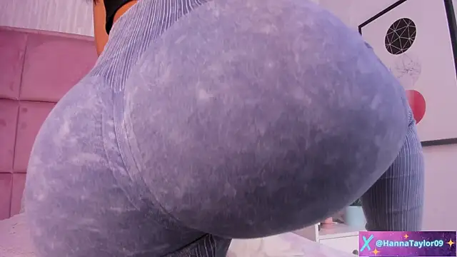 HannaTaylor online show from November 2025 04:00:01 AM