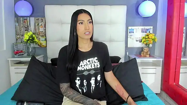 Snapshot of Taly_Fox chatting on December 2025 09:19:02 PM Taly Fox online show from December 2025 09:19:02 PM