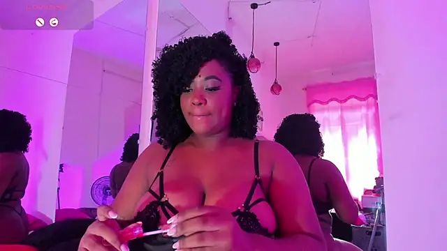 Snapshot of Tyra_Privacy chatting on February 2025 05:50:02 PM Tyra Privacy online show from February 2025 05:50:02 PM