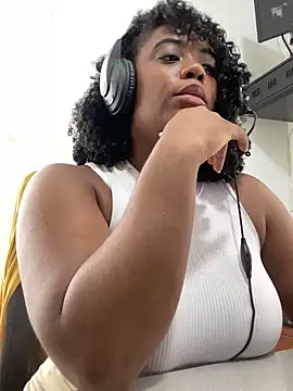 Snapshot of Tyra_Privacy chatting on March 2025 04:29:02 PM Tyra Privacy online show from March 2025 04:29:02 PM