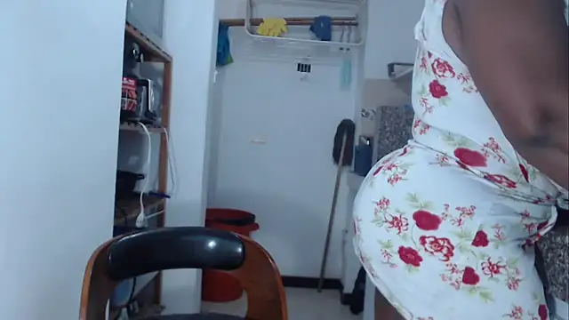 Snapshot of LiraRusso chatting on October 2025 08:40:01 PM LiraRusso online show from October 2025 08:40:01 PM