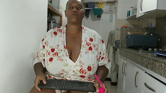 Snapshot of LiraRusso chatting on October 2025 10:32:01 PM LiraRusso online show from October 2025 10:32:01 PM