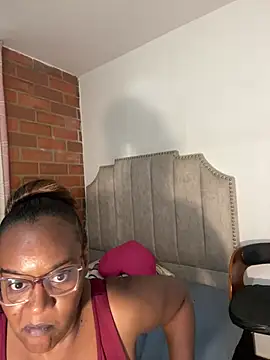 LiraRusso online show from June 2026 09:45:01 PM