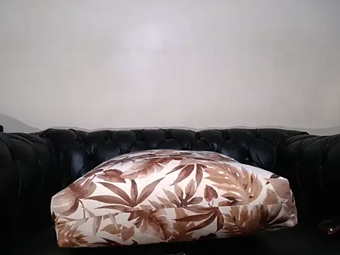 Snapshot of santa_queenn chatting on May 2026 06:32:01 AM santa queenn online show from May 2026 06:32:01 AM