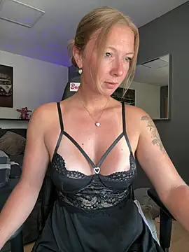 BunnyDiamond1 online show from July 2026 11:35:01 AM