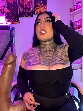 Snapshot of CloeeBeckam chatting on January 2026 04:28:01 AM CloeeBeckam online show from January 2026 04:28:01 AM