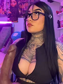 Snapshot of CloeeBeckam chatting on February 2026 03:07:02 AM CloeeBeckam online show from February 2026 03:07:02 AM