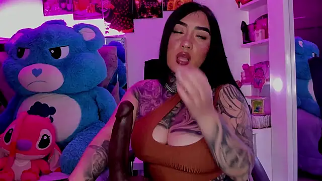 Snapshot of CloeeBeckam chatting on April 2026 08:04:01 PM CloeeBeckam online show from April 2026 08:04:01 PM