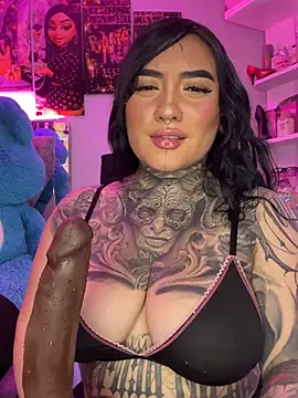 Snapshot of CloeeBeckam chatting on April 2026 04:35:01 AM CloeeBeckam online show from April 2026 04:35:01 AM