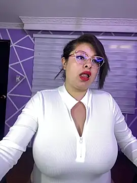 Snapshot of MiiaaJoness chatting on May 2026 03:19:01 PM MiiaaJoness online show from May 2026 03:19:01 PM