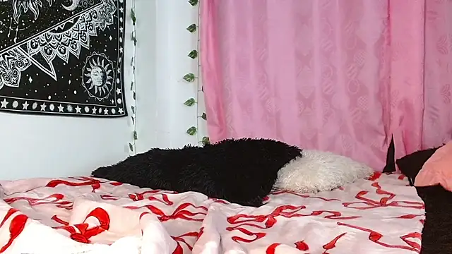 Snapshot of Ebony_D0ll chatting on December 2024 01:29:02 AM Ebony D0ll online show from December 2024 01:29:02 AM