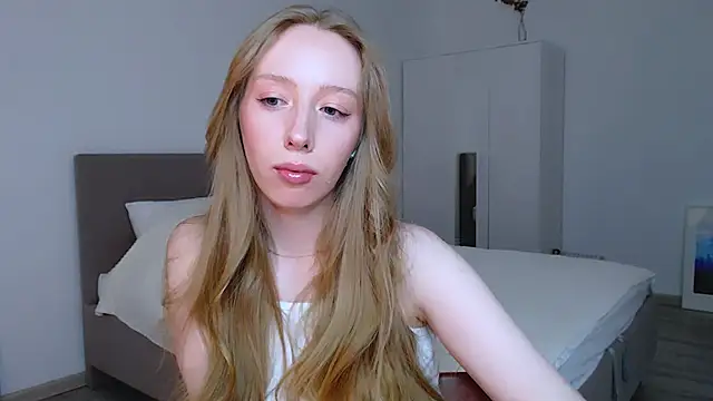 Luna insniity online show from December 2024 11:03:02 PM