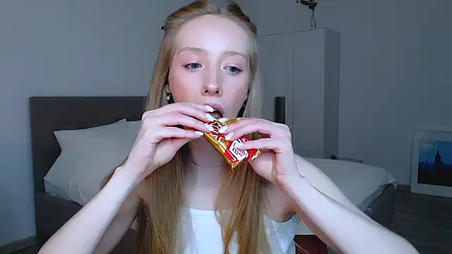 Luna insniity online show from December 2024 07:42:02 PM