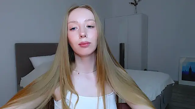 Luna insniity online show from February 2025 11:37:02 PM