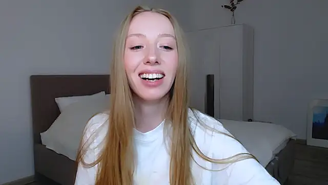 Luna insniity online show from February 2025 10:59:01 PM