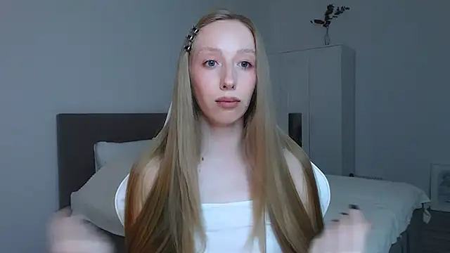 Luna insniity online show from October 2025 08:06:02 PM