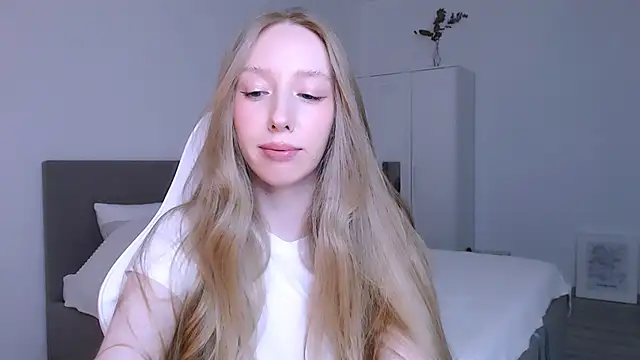 Luna insniity online show from November 2025 08:07:02 PM