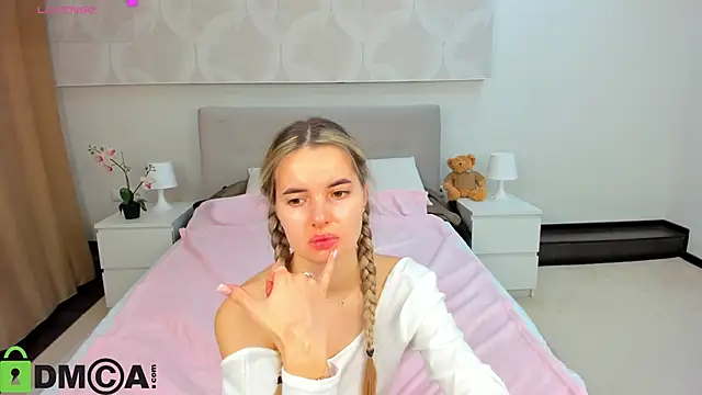 Donna Evans online show from April 2026 09:31:02 PM