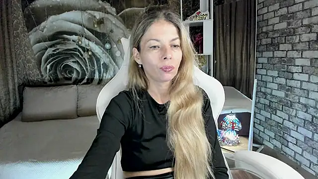 Snapshot of Eva_Melow chatting on April 2026 05:10:01 PM Eva Melow online show from April 2026 05:10:01 PM