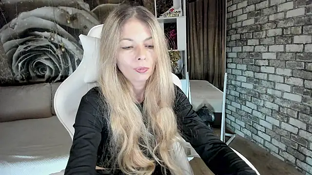 Snapshot of Eva_Melow chatting on April 2026 04:08:01 PM Eva Melow online show from April 2026 04:08:01 PM