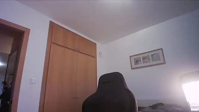 Snapshot of alex877x chatting on December 2025 01:05:02 PM alex877x online show from December 2025 01:05:02 PM