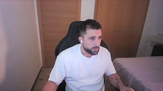 Snapshot of alex877x chatting on December 2025 12:54:01 PM alex877x online show from December 2025 12:54:01 PM