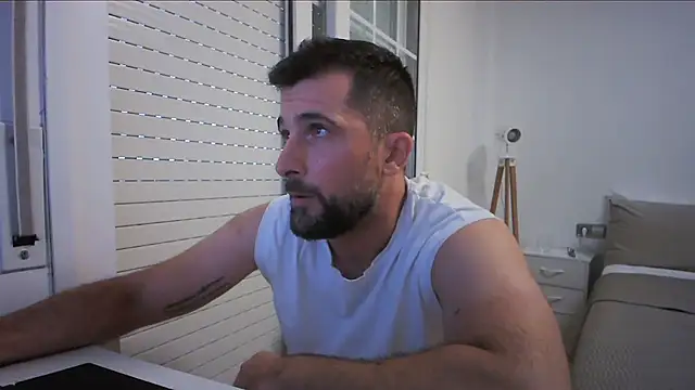 Snapshot of alex877x chatting on August 2026 05:15:01 PM alex877x online show from August 2026 05:15:01 PM