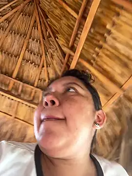 Snapshot of Dellyyymusic chatting on April 2026 09:27:01 PM Dellyyymusic online show from April 2026 09:27:01 PM