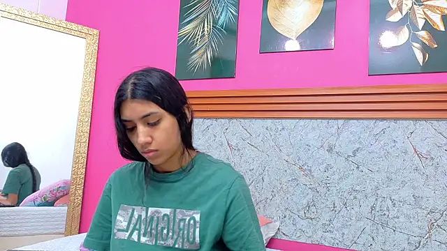 Snapshot of littlee_emilyy_ chatting on March 2026 12:52:01 PM littlee emilyy online show from March 2026 12:52:01 PM