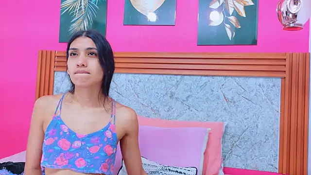 Snapshot of littlee_emilyy_ chatting on March 2026 12:43:02 PM littlee emilyy online show from March 2026 12:43:02 PM