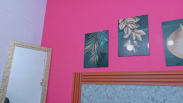 Snapshot of littlee_emilyy_ chatting on April 2026 12:39:01 PM littlee emilyy online show from April 2026 12:39:01 PM