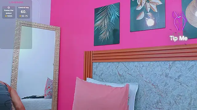 Snapshot of littlee_emilyy_ chatting on April 2026 12:39:02 PM littlee emilyy online show from April 2026 12:39:02 PM