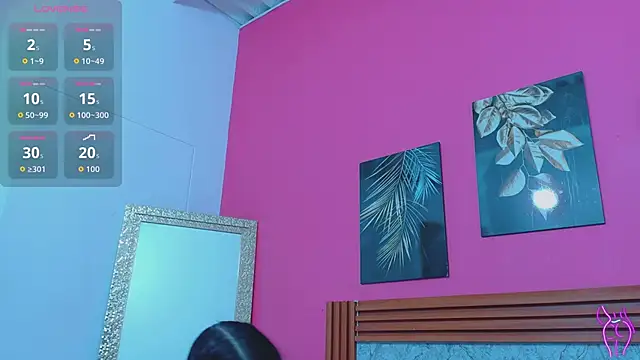 Snapshot of littlee_emilyy_ chatting on April 2026 12:43:02 PM littlee emilyy online show from April 2026 12:43:02 PM