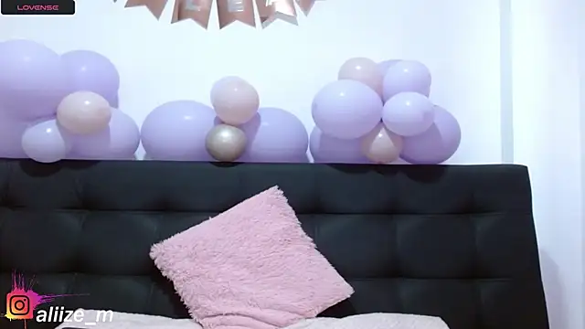 aliicee m online show from November 2025 06:52:02 PM