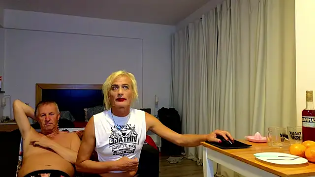 Snapshot of gigianddave chatting on September 2025 12:05:01 AM gigianddave online show from September 2025 12:05:01 AM